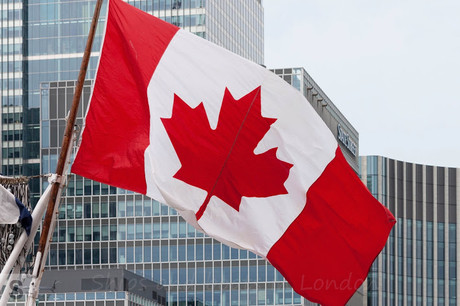canadian flag-hmcs iroquois.jpg