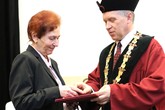 Profesor Prášil dostal medaili in memoriam, převzala ji jeho žena.