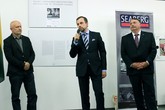 Velvyslanec Edvilas Raudonikis zahajuje výstavu s děkanem Z. Fránkem (vlevo) a S. Bazevičiusem.