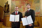 Pavel Němeček (vlevo) a Pavel Mokrý jsou profesoři