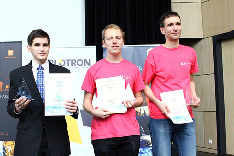 Pavel Turek (uprostřed), Jan Petr (vlevo) a Filip Bialas. První tři v kategorii A.jpg