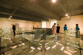 Výstava A.TO.MY! Foto Muzeum skla a bižuterie (3)