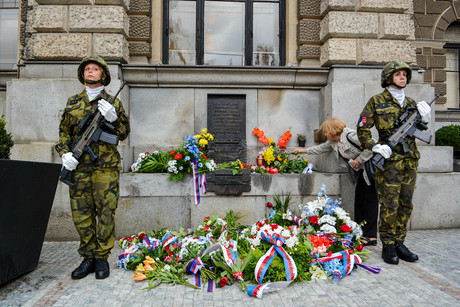 Květiny z TUL k neblahému výročí sovětské okupace