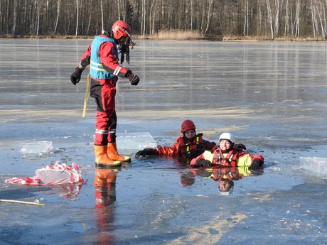 Studenti na ledu a v ledu. Foto Martin Krause (FZS) (17).jpg
