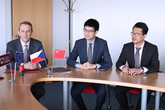 Zleva Radoslaw Kedzia, Willi Song a Alex Wang z Huawei Technologies (Czech)