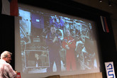 Kosmonauti vypustili Krtečka (na obraze nahoře). Dole v popředí Milan Halousek