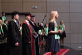 Absolventi ekonomické fakulty přebírají diplomy (15)
