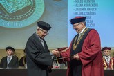 Rektor Miroslav Brzezina uděluje titul doctor honoris causa profesoru Masákovi (3)