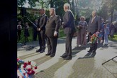 Na Miladu Horákovou a další oběti komunistických represí vzpomněli významí hosté včetně rektora TUL Miroslava Brzeziny také u Památníku obětem komunismu v Jablonecké ulici.