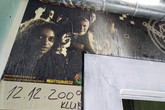 Vystoupení kapel ještě během vyklízení klubu připomínaly zašlé plakáty na zdech. 
