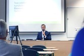 Představení kandidáta na děkana Ekonomické fakulty TUL Aleše Kocourka bylo také streamované a všichni připojení mohli posílat dotazy. Foto: Radek Pirkl, TUL
