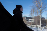 Eliška Látalová ve své Vyhlídce na hvězdnou oblohu zatím v univerzitním parku. Foto: Adam Pluhař, TUL