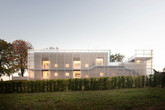 Mateřská škola na Nové Rudě od Stolin Architects nese japonské stopy nejen ve formě a v přístupu k estetice stavby, ale i v samotném konceptu školky. Foto: Alexandra Timpau