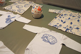 Kolekce oblečení pro miminka od Jany Kroulíkové s termochromními pigmenty. Foto. Adam Pluhař, TUL
