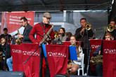 TUL Band posílá Univerzitnímu náměstí pozitivní swingové vibrace. Foto: Adam Pluhař, TUL