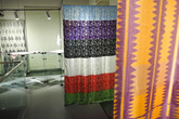 Výstava se snaží ukázat, jak složitá je cesta od počátečního výtvarného návrhu až po vyrobení textilie. Foto: FT TUL