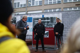 Vernisáž výstavy. Zleva: vedoucí Katedry historie FP TUL Jaroslav Pažout, spoluautor výstavy Jan Vajskebr a jeho kolega Jan Zumr. Foto: Adam Pluhař, TUL