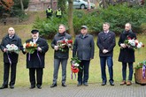 Rektor si připomněl odkaz 17. listopadu také položením květin u Památníku obětem komunismu v Parku Paměti národa v Jablonecké ulici. Foto: Statutární město Liberec