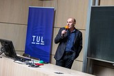 Miroslav Černík (CXI TUL) prezentuje nanotechnologie, které čistí staré ekologické zátěže. Foto_Jaroslav Tomášek_TUL (6)