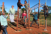 Výuka byla jen jednou částí dobrovolnické mise v Tanzanii. Další byla například stavba workoutového hřiště. Foto: Děti Afriky