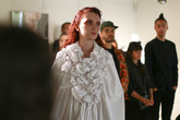 Studenti prvního ročníku Katedry designu Fakulty textilní TUL tvořili oděv jako objekt, pracovali s objemem a formou. Foto: Adam Pluhař, TUL