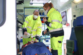 Za klíčové Tomáš považuje, že se Fakulta zdravotnických studií TUL věnuje simulační medicíně a rozvíjí ji. Záběr je ze školní plně vybavené sanitky. Foto: Adam Pluhař, TUL