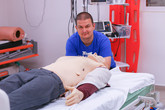 Díky modernímu vybavení si studenti v kontrolovaných podmínkách za pomoci hi-tech figurín a simulátorů vyzkouší stavy, s nimiž se mohou setkat v praxi. Foto: Adam Pluhař, TUL