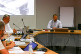 Děkan FS Jaromír Moravec a proděkan Luboš Běhálek (vlevo u mikrofonu) během představování strategického plánu v oblasti vzdělávání zástupcům středních škol. Foto: Adam Pluhař, TUL