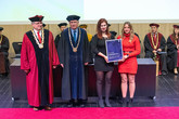 Za Fakultu přírodovědně-humanitní a pedagogickou TUL převzaly diplomy Lucie Houšková a Zuzana Al-Chalabi. Foto: Jaroslav Tomášek, TUL