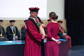 Rektor se zdraví s doc. Ing. Věrou Jenčovou, Ph.D. Vědkyně působí na Fakultě přírodovědně-humanitní a pedagogické TUL. Foto: Jaroslav Tomášek, TUL