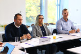 Tisková konference na úvod akademického roku. Zleva Michal Petrů (šéf výzkumu na CXI), Zuzana Paukertová (proděkanka FZS) a Aleš Kocourek (děkan EF).