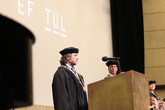 Proděkan Otakar Ungerman během stříbrné promoce absolventů Ekonomické fakulty TUL. Foto: Adam Pluhař, TUL