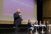 Proděkan Fakulty strojní Luboš Běhálek zahajuje panelovou diskusi, jež oficiálně odstartovala sobotní oslavy na TUL. Foto: Adam Pluhař, TUL