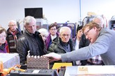 Pavel Jandura přibližuje návštěvě typy baterií používaných v elektromobilitě. 