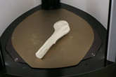 Díky 3D tisku anatomických nebo také preoperativních modelů si lékaři dokáží lépe vizualizovat část těla, kterou budou operovat. Foto: Adam Pluhař