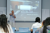 Profesor David Lukáš během přednášky v Thajsku. Foto: archiv FP TUL