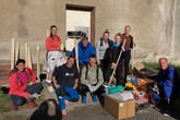 Dobrovolníci z TUL pomáhali zpevňovat hráze, uklízeli v okolí řek i na pozemcích obyvatel. Foto: archiv KTV FP TUL