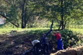 Dobrovolníci z TUL pomáhali zpevňovat hráze, uklízeli v okolí řek i na pozemcích obyvatel. Foto: archiv KTV FP TUL