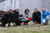 Vlčí máky nejen sázeli, ale i kupovali studenti i zaměstnanci univerzity a přispěli tak do sbírky pořádané neziskovou organizací Post Bellum. Foto: Adam Pluhař