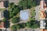 Ideové umístění kostela. Hlavní vstup je přístupný stávajícími parkovými cestami z horní hrany náměstí od ulice Boženy Němcové. Vizualizace: Jiří Suchomel