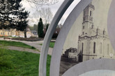 U místa, kde až do roku 1976 stával evangelický kostel, je dnes naučná tabule. Foto: David Pluhař