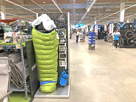 KWAK v Decathlonu na totemu z TXB desky (4).JPG