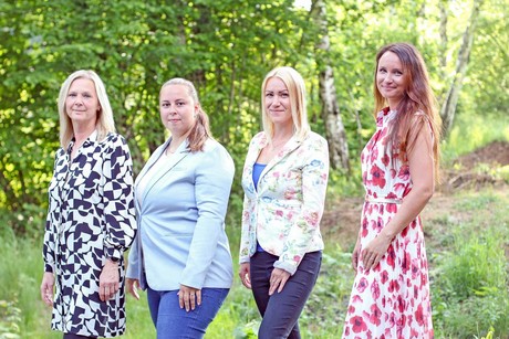 Tým ŠkaTULky: Zprava ředitelka Michaela Vojtíšková, učitelky Markéta Foťková a Kristýna Melicharová a hospodářka Věra Knížková.