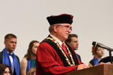 Rektor Miroslav Brzezina pronáší proslov k absolventům Fakulty přírodovědně-humanitní a pedagogické TUL. Foto: Adam Pluhař