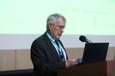 Profesor Karel Cvachovec zahajuje XIV. konferenci FZS s podtitulem Nové vize v teorii a praxi vzdělávání nelékařských zdravotnických pracovníků. Foto Adam Pluhař