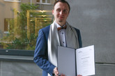 Jonáš Mikmek s Cenou Nadace Preciosa. Foto: Adam Pluhař