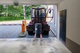 Jaroslav Petrák z technického úseku veze na své pověstné Destě v pátek 4. července zásobu nafty pro diesel generátor. 