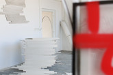 Vernisáž výstavy »Instalace–Exhibice–Demolice« na počest bourané budově E2. Foto: Adam Pluhař