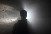 Instalace Neprosotor nabízí stav pozastavení – mimo tok každodennosti, na prahu mezi očekáváním a neznámem. Foto: Radek Votoček
