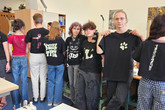 Letní týden projektování oděvů na TU v Liberci – Staň se tvůrcem svého vlastního svítícího trička! uspořádala katedra oděvnictví FT TUL. Foto: Oksana Vojtenko